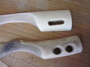 バッグをつなぐ丸穴、長窓穴