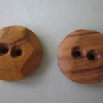 木のボタン（桑・栓）