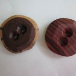 木のボタン（エンジュ・パーロッサ）