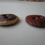 木のボタン（エンジュ・パーロッサ）