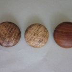 木のボタン（拭きうるし・クロガキ・ケヤキ）